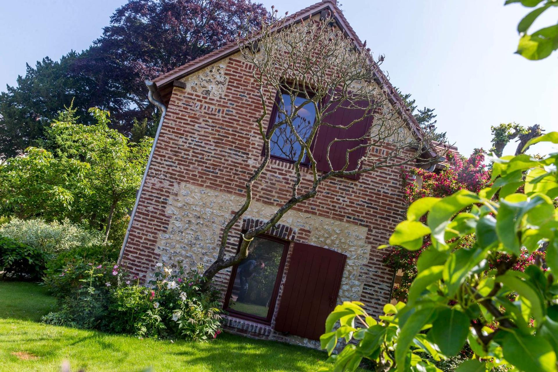 Le Clos De Grace Bed & Breakfast 4*